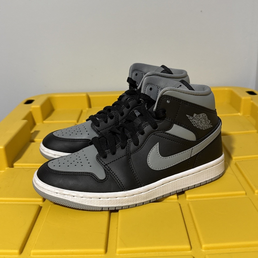 Jordan 1 Mid Shadow Womens 6.5 Black BQ6472-007 Athletic Sneakers